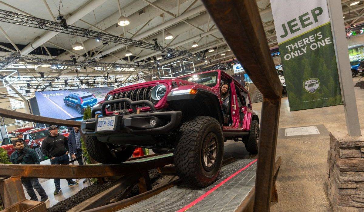 Jeep showing off suspension at the car show