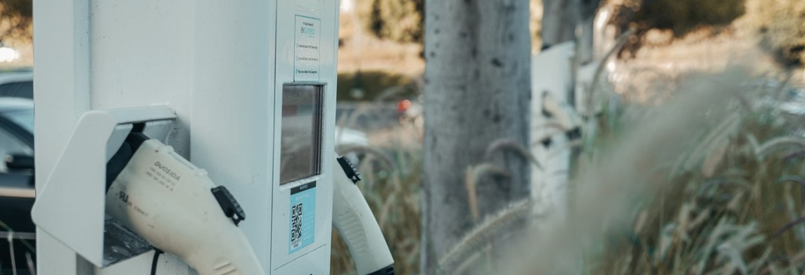 the-lowdown-on-state-vs-federal-ev-charging-station-rebates